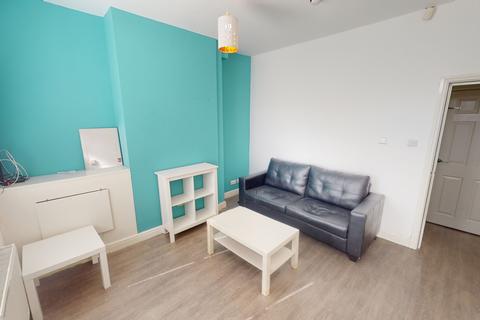 4 bedroom terraced house to rent, 28 Russell Street, Nottingham, NG7 4FL