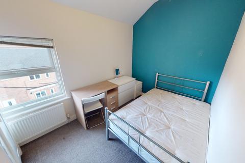 4 bedroom terraced house to rent, 28 Russell Street, Nottingham, NG7 4FL
