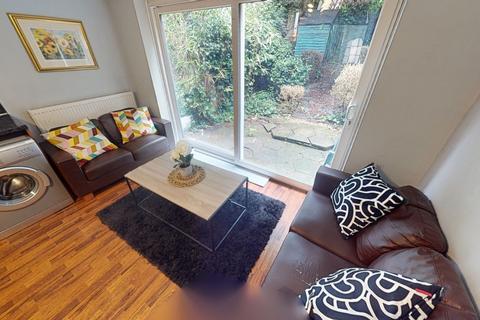 undefined, 6 Clinton Court, Nottingham, Ng1 4ds