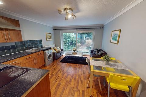 undefined, 6 Clinton Court, Nottingham, Ng1 4ds