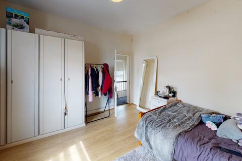 2 bedroom flat to rent, Flat 2, 15 Forest Road East, Nottingham, NG1 4HJ