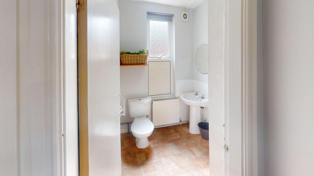 53a Lenton Boulevard Bathroom