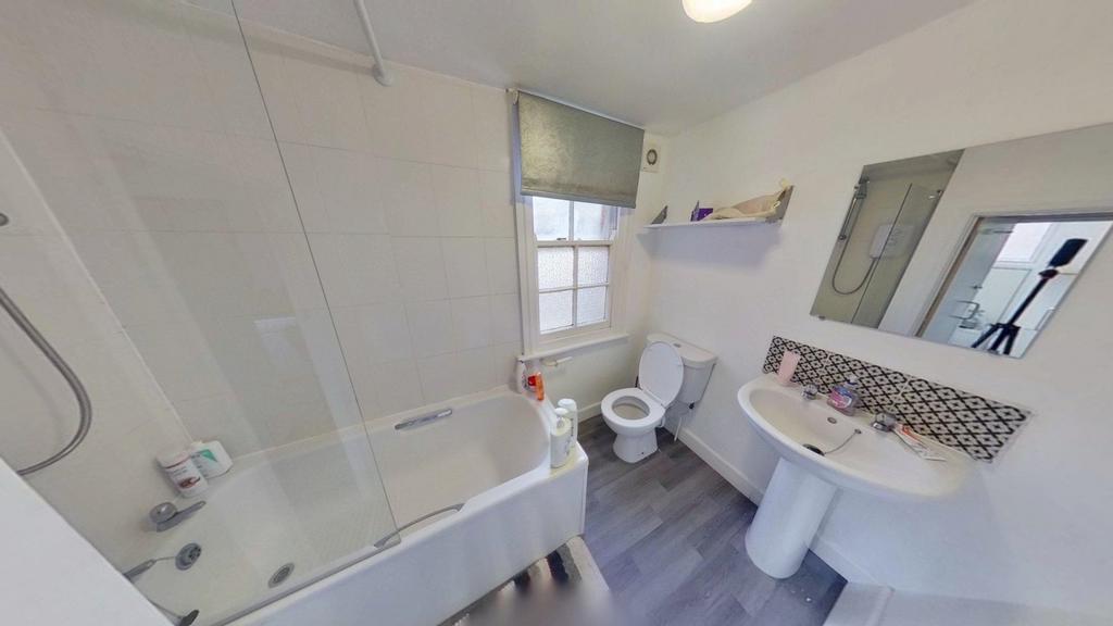 53a-Lenton-Boulevard-Bathroom-2