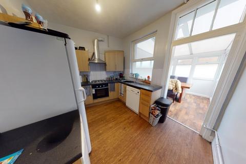 5 bedroom terraced house to rent, 311 Castle Boulevard, Nottingham, NG7 1HP
