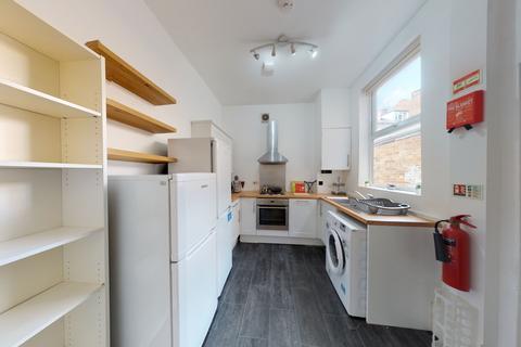 5 bedroom terraced house to rent, 11 Colville Street, Nottingham, NG1 4HQ