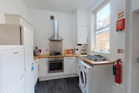 5 bedroom terraced house to rent, 11 Colville Street, Nottingham, NG1 4HQ