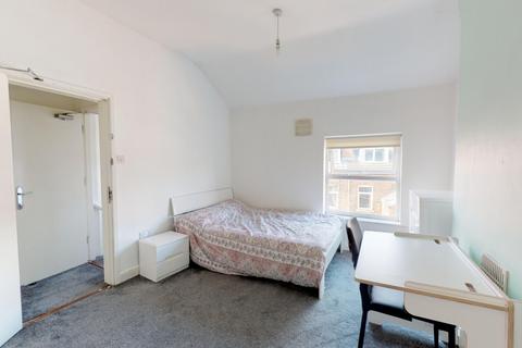 5 bedroom terraced house to rent, 11 Colville Street, Nottingham, NG1 4HQ