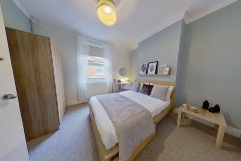 4 bedroom terraced house to rent, 10 Ridding Terrace, Nottingham, NG3 1DW