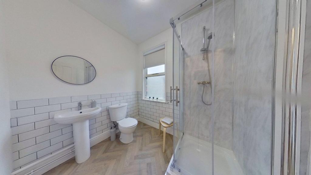 12-Ridding-Terrace-Shower-2