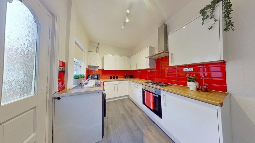 12-Ridding-Terrace-Kitchen