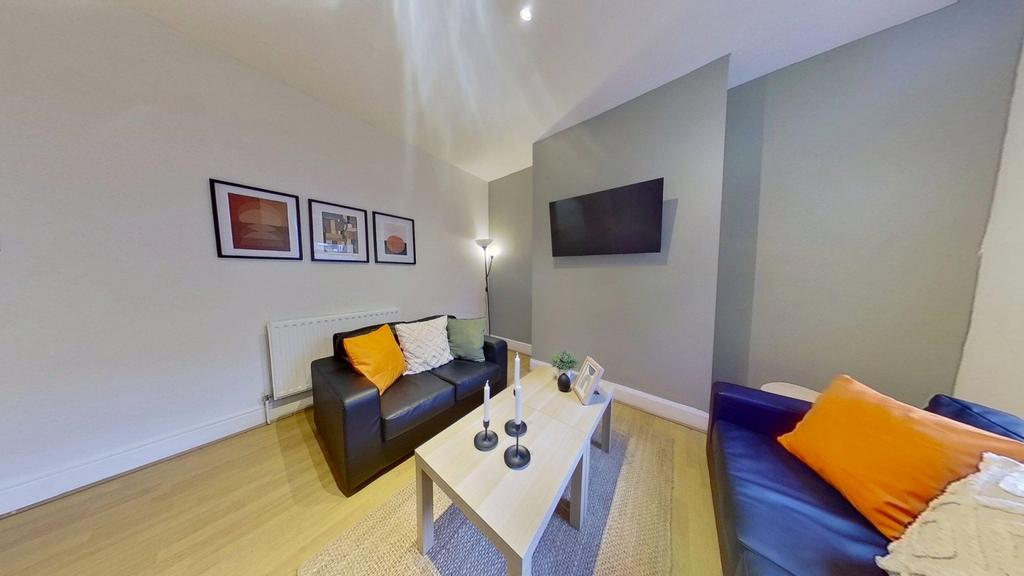 12-Ridding-Terrace-Lounge-2