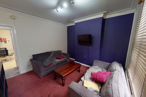 3 bedroom terraced house to rent - 14 St Pauls Avenue, Nottingham, NG7  5EB