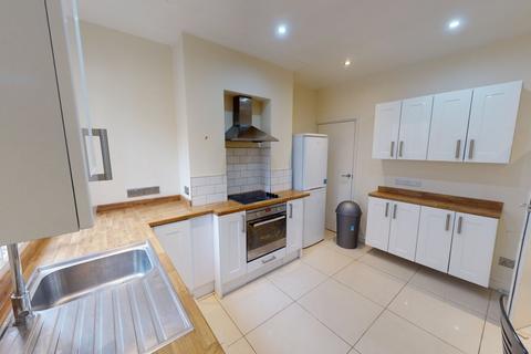 3 bedroom terraced house to rent - 14 St Pauls Avenue, Nottingham, NG7  5EB