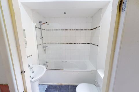 3 bedroom terraced house to rent - 14 St Pauls Avenue, Nottingham, NG7  5EB
