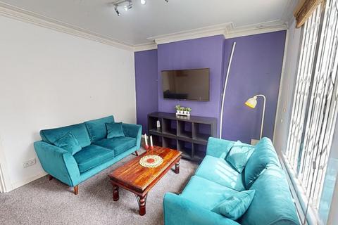 3 bedroom terraced house to rent, 14 St Pauls Avenue, Nottingham, NG7  5EB