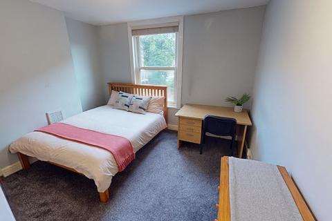 3 bedroom terraced house to rent, 14 St Pauls Avenue, Nottingham, NG7  5EB