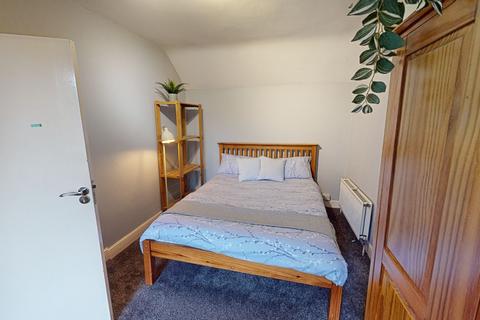 3 bedroom terraced house to rent, 14 St Pauls Avenue, Nottingham, NG7  5EB
