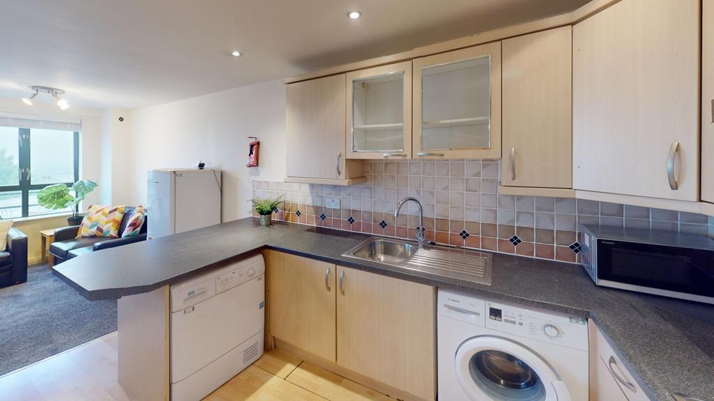 20 Royal Victoria Court Kitchen 1