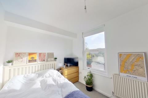 5 bedroom terraced house to rent, 21 Cromwell Street, Nottingham, NG7 4GL