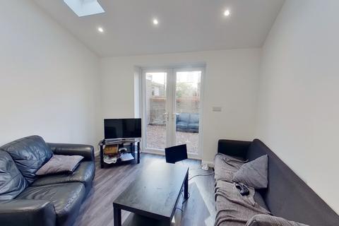 5 bedroom terraced house to rent, 21 Cromwell Street, Nottingham, NG7 4GL