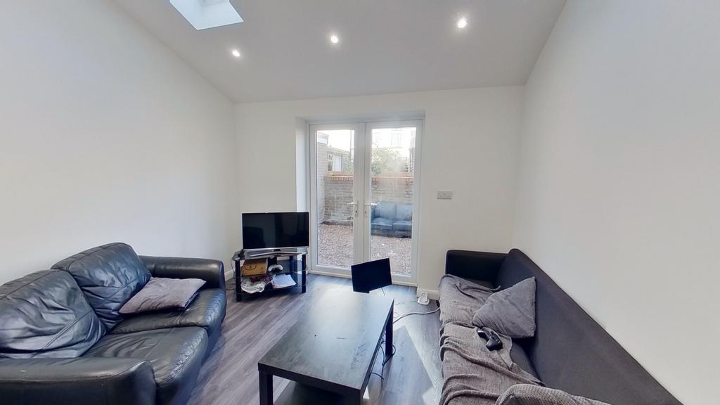 House in Nottingham - View 4
