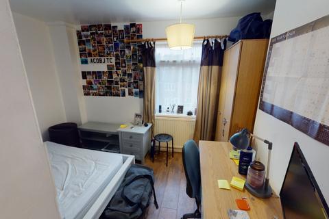 4 bedroom terraced house to rent, 45 Cromwell Street, NG7 4GL