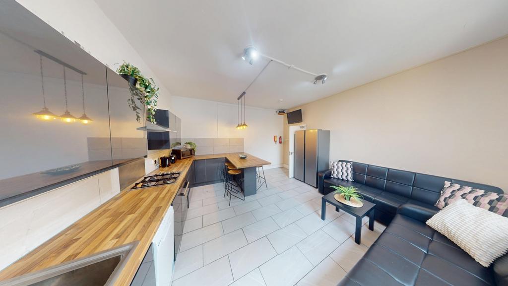 Flat-B-46-Addison-Street-06042025 090406