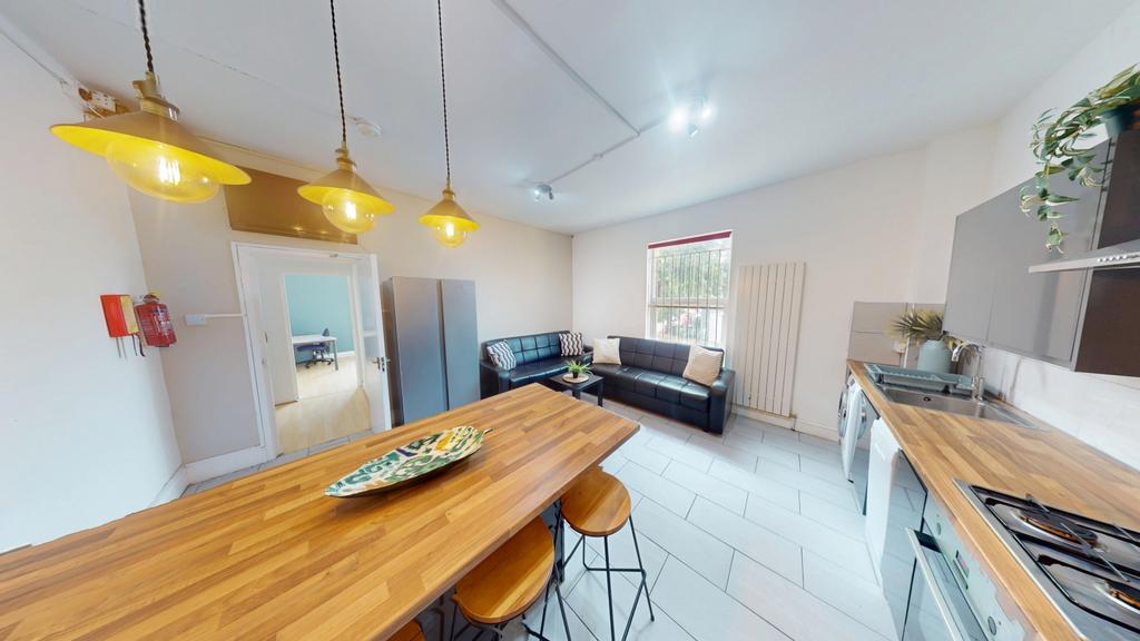 House in Nottingham, Carrington - View 2