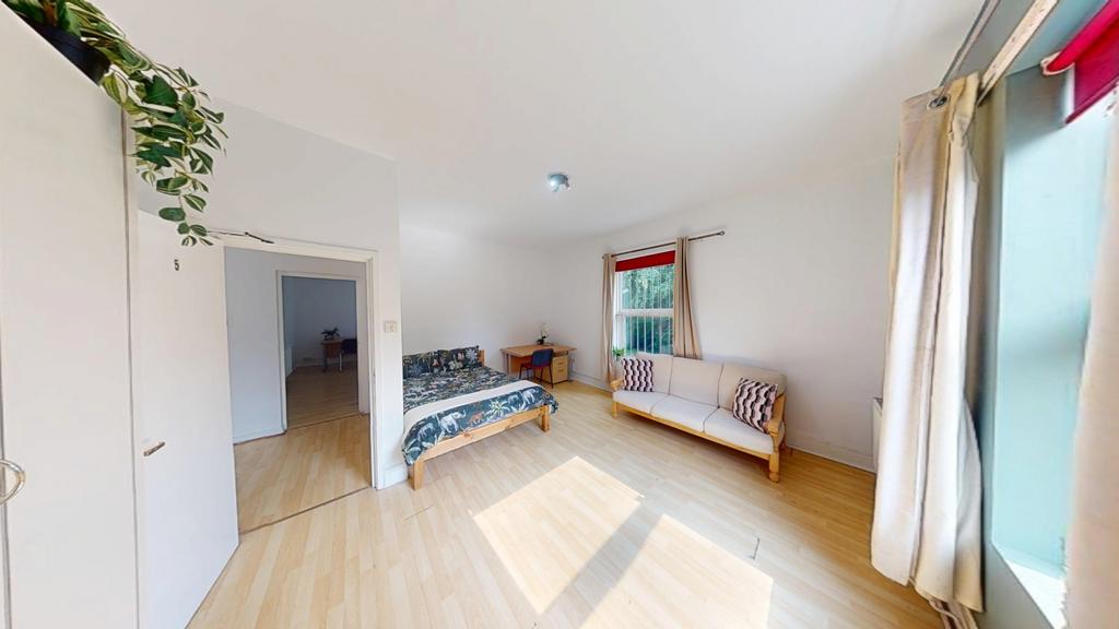 House in Nottingham, Carrington - More