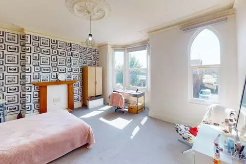 5 bedroom semi-detached house to rent - Vista 5
