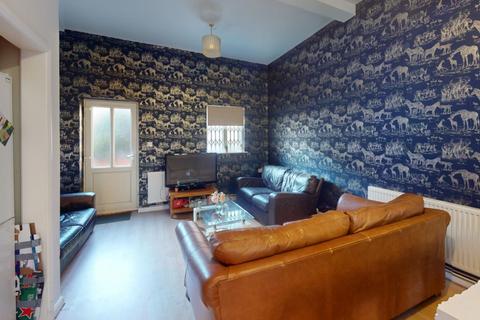 6 bedroom terraced house to rent, 7 Russell Street