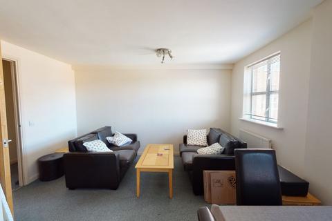 2 bedroom ground floor flat to rent, Flat 22 Royal Victoria Court
