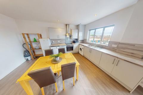 2 bedroom ground floor flat to rent, Flat 31 Royal Victoria Court