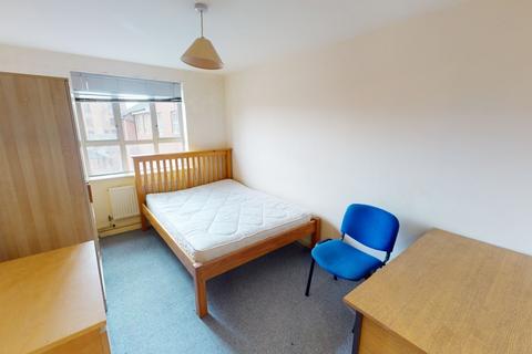 2 bedroom flat to rent, Flat 8 Royal Victoria Court
