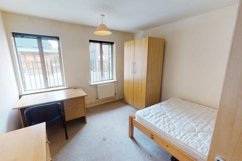 2 bedroom ground floor flat to rent, Flat 34 Royal Victoria Court