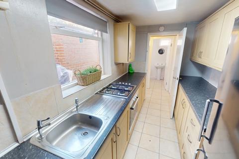 4 bedroom terraced house to rent, 20 Cromwell Street, Arboretum, NG7 4GL