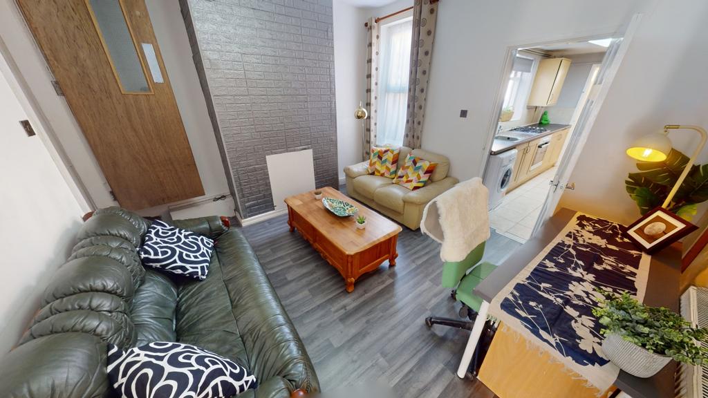 4 bedroom terraced house to rent