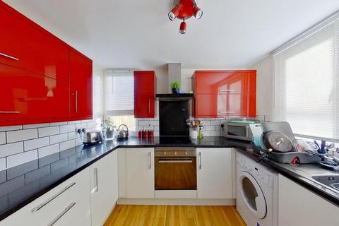 2 bedroom terraced house to rent, 12 Maxwell Close, Lenton, Nottingham, NG7 1SN