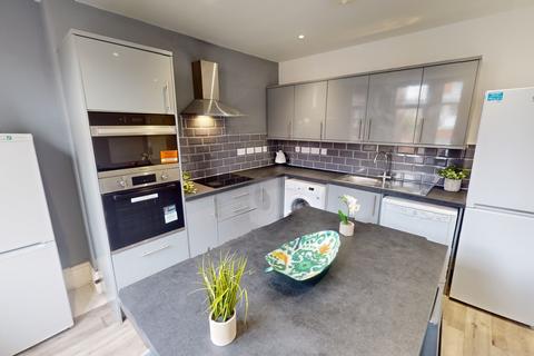 6 bedroom terraced house to rent, 23 Burford Road, Nottingham, NG7 6BB