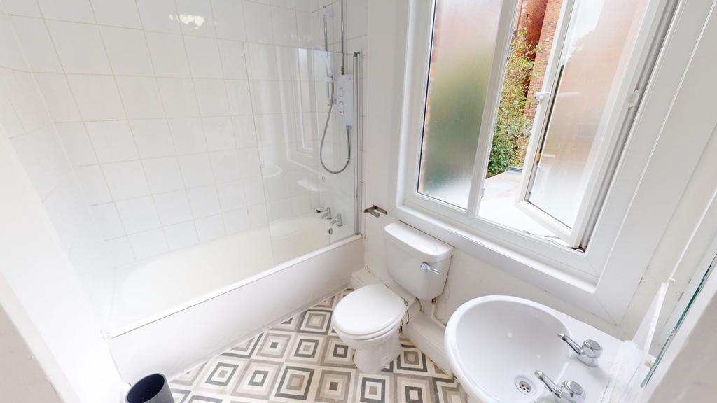 23 Burford Bathroom