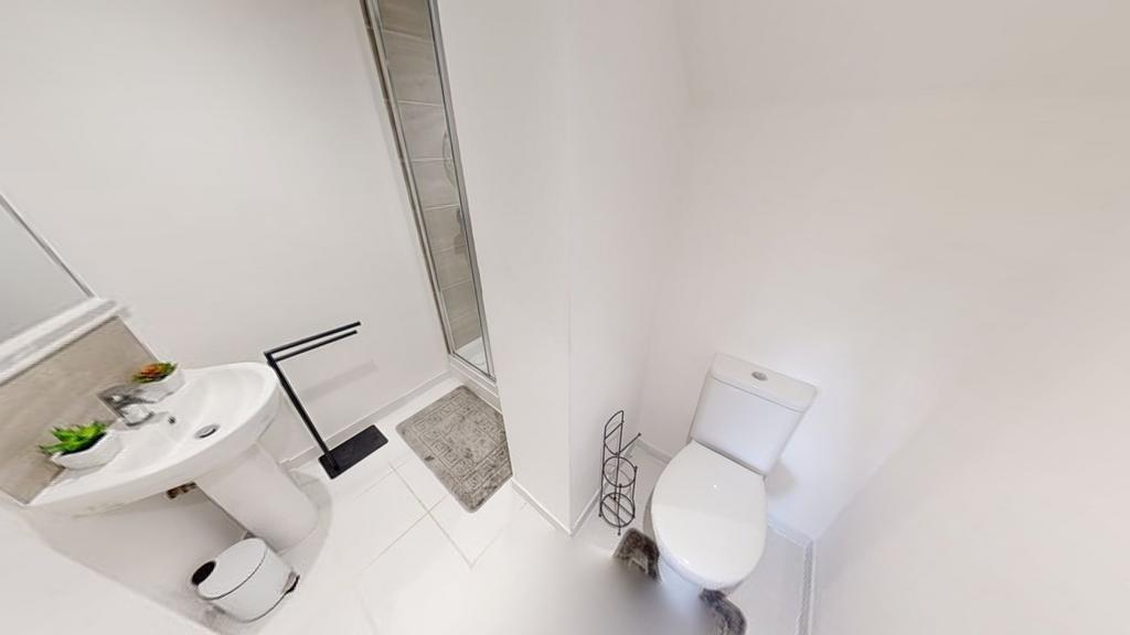 72 Bluecoat Ensuite 1