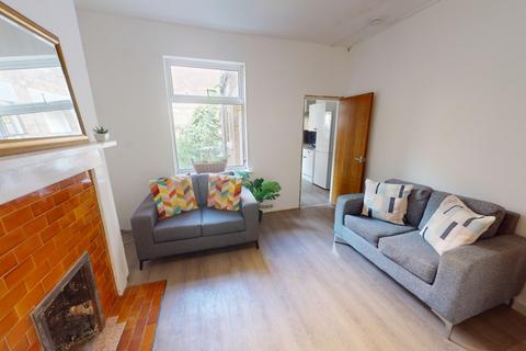 4 bedroom terraced house to rent, 36, Wellington Street, Nottingham, NG3 1DX