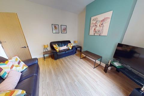 4 bedroom terraced house to rent, 83 Wellington Street, Nottingham, NG3 1DX