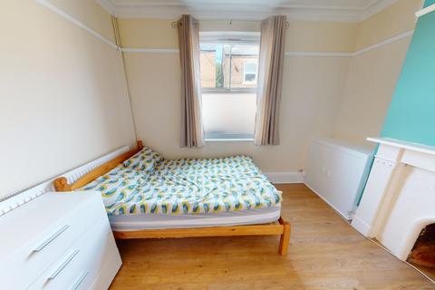 4 bedroom terraced house to rent, 83 Wellington Street, Nottingham, NG3 1DX