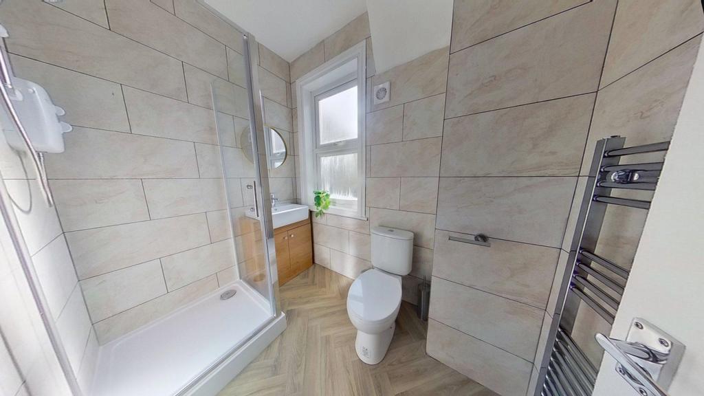 House in Nottingham - View 3