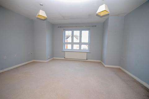 2 bedroom apartment to rent, Ashover Road, Kenton