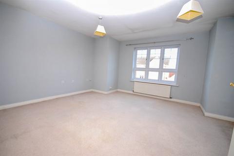 2 bedroom apartment to rent, Ashover Road, Kenton