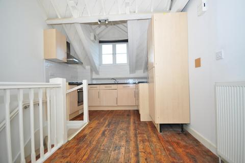 2 bedroom townhouse to rent - Benett Street Ryde PO33