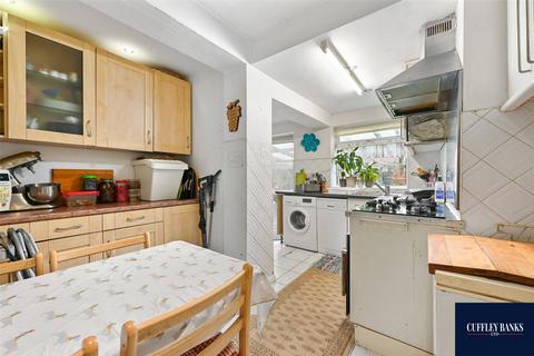 8 Lee Road, Perivale, Greenford, UB6 7DD