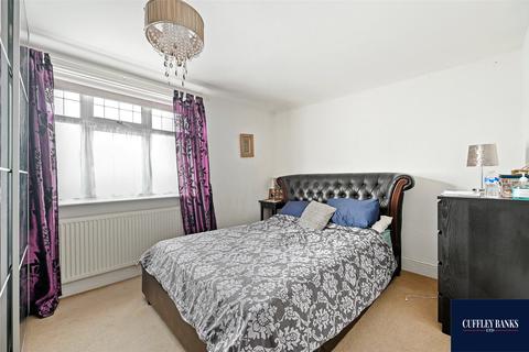 8 Lee Road, Perivale, Greenford, UB6 7DD